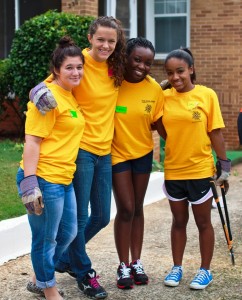Kiana and friends during freshman Orientation Day of Service